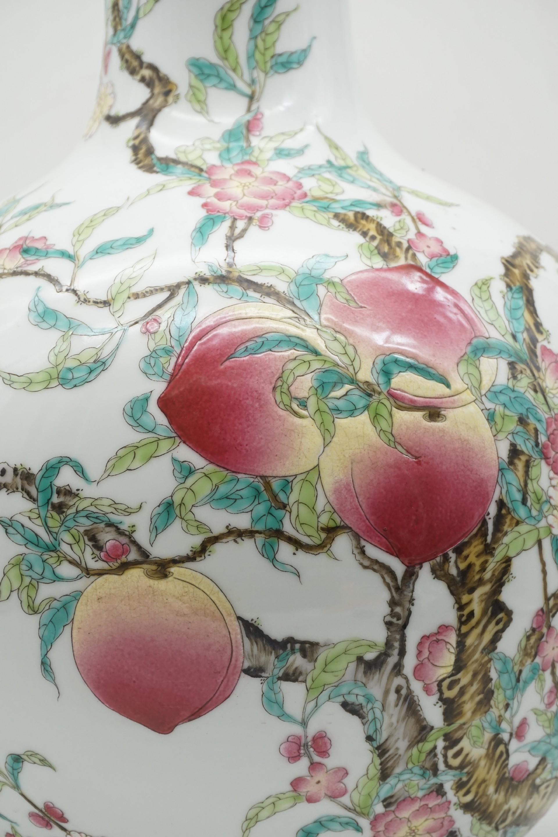 清代乾隆款粉彩寿桃天球瓶QD-080-古陶瓷器-风雅颂